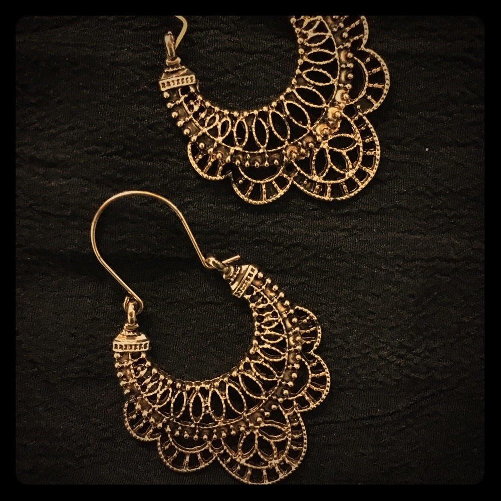 🌟Gold filigree hoop earrings 🌟